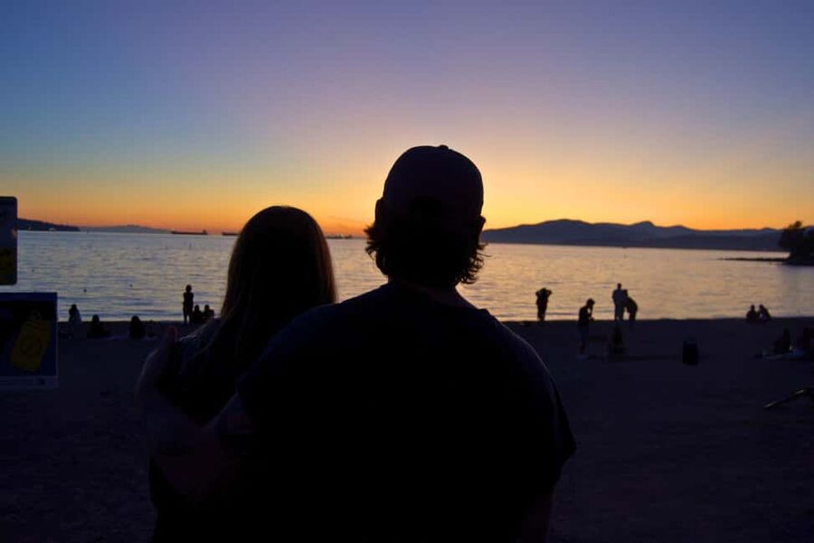 Sunset Bus Tour: Stanley Park & English Bay Photostops - What $31 gets you