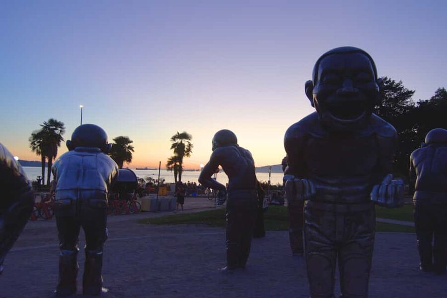 Sunset Bus Tour: Stanley Park & English Bay Photostops - Who should book it