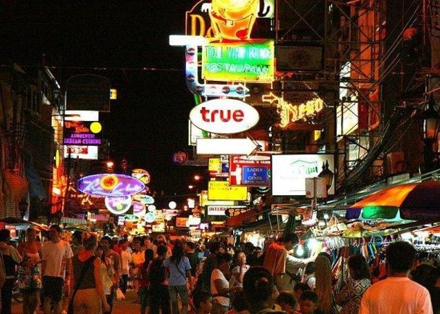 The Best Bangkok Hop-On Hop-Off Bus Tour - The Old City: Giant Swing, Temples, and Khaosan Road
