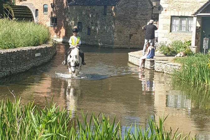 The Cotswolds England Bus Tour - Shakespeare’s birthplace, burial site, and Anne Hathaway’s Cottage