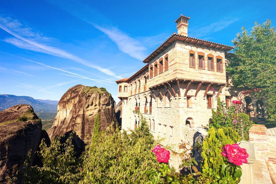 Thessaloniki: Full-Day Bus Trip to Meteora - First views of the Meteora rock pillars