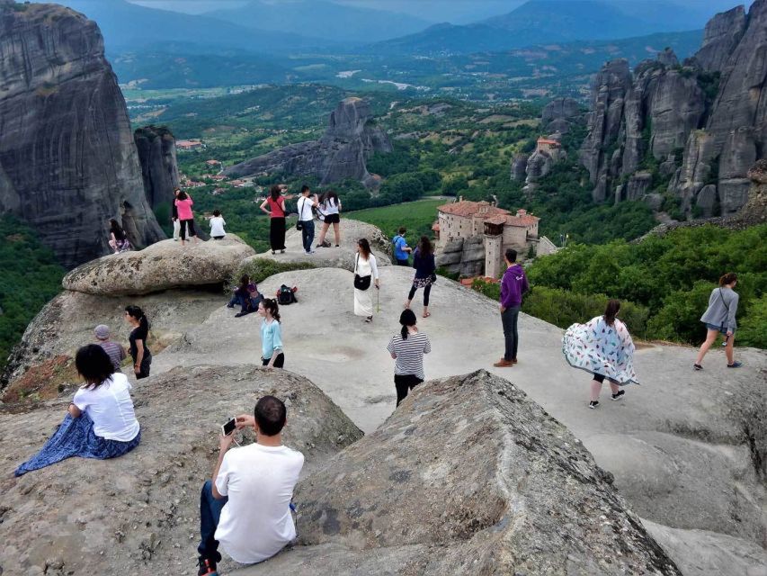 Thessaloniki : Meteora Full-Day Bus Trip with Local Guide - Who should book this Meteora day trip?