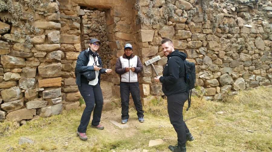 Titicaca Lake: Highlights Tour from La Paz by Bus - Lunch with a view of the lake