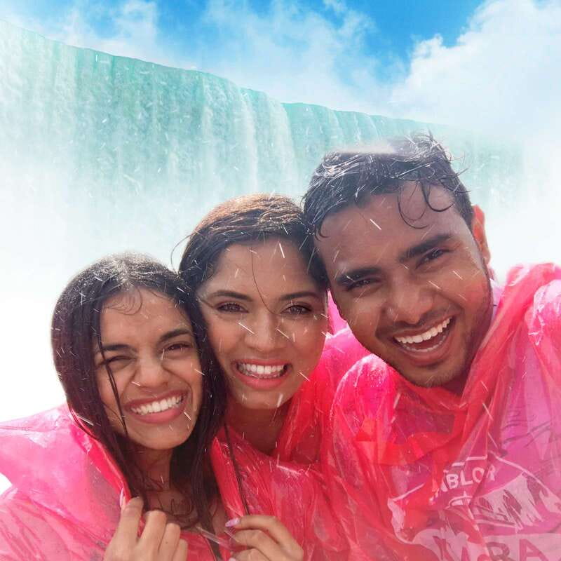 Toronto: Niagara Falls Bus Tour with Maple Tasting and NOTL - Maple tasting and a taste of Canada