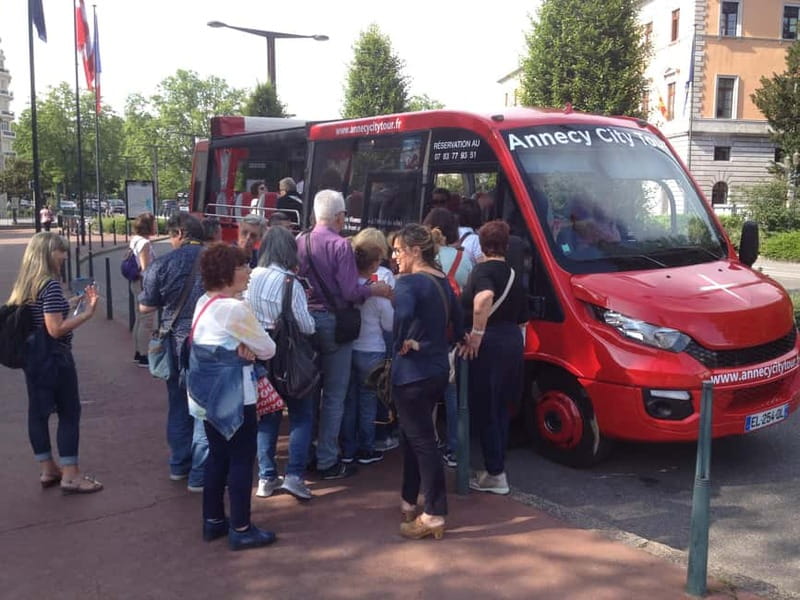 Tour of Annecy by convertible bus - What the Convertible Bus Adds
