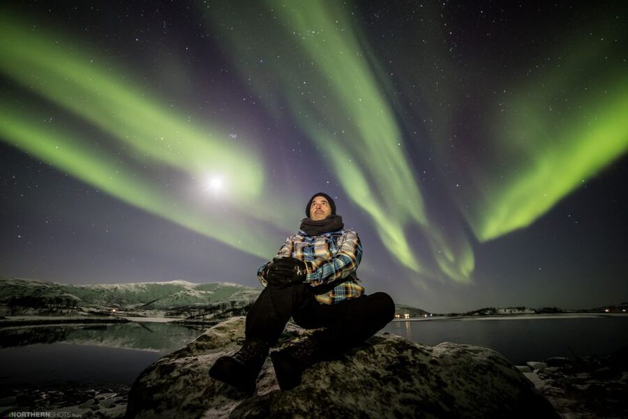 Tromso: Northern Lights Photography Tour by Bus (or miniBus) - Hot chocolate, cookies, and Arctic patience