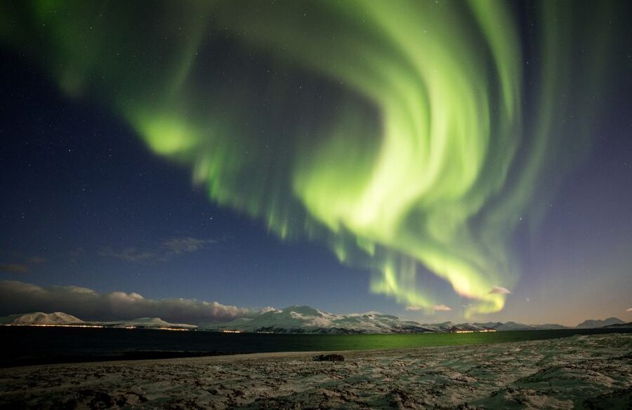 Tromso: Northern Lights Photography Tour by Bus (or miniBus) - The best and hardest months for the Aurora