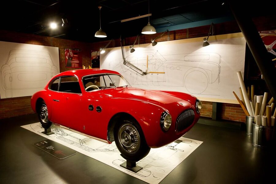 Turin: 24/48-Hour Hop-On Bus & National Automobile Museum - The Red Line and central Turin