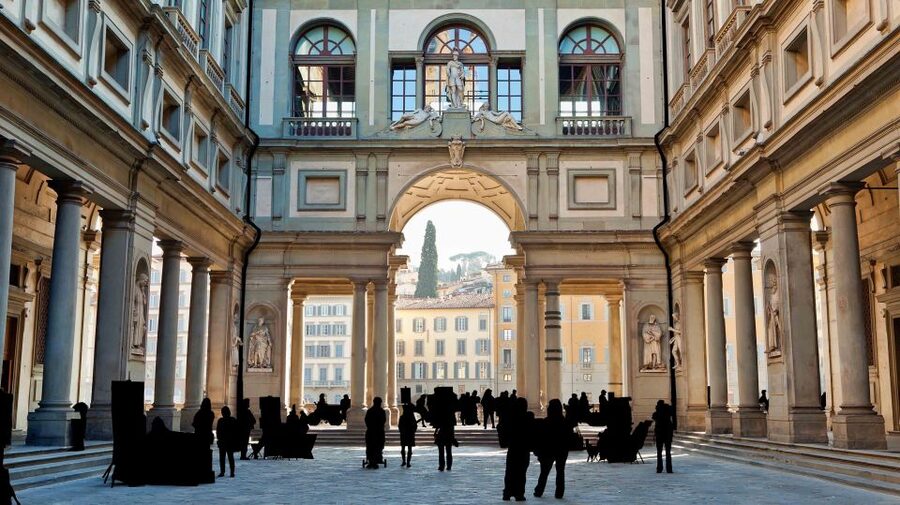 Uffizi Gallery & Hop-on Hop-off Bus Tour - Using the 24-hour or 48-hour bus pass