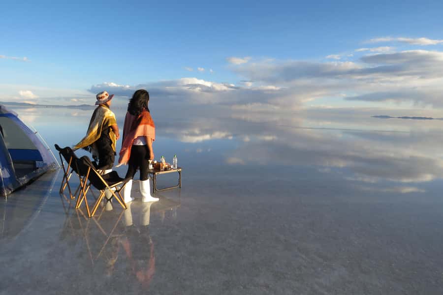 Uyuni tour express from La Paz by bus - The train cemetery and Colchani