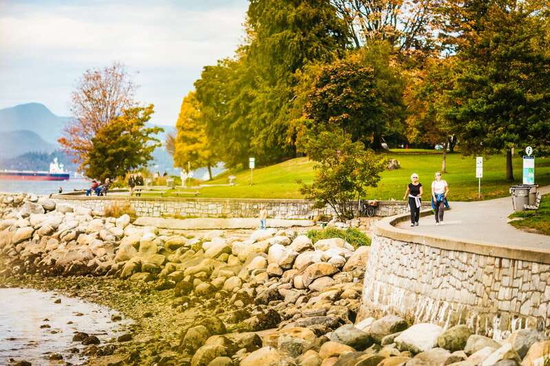 Vancouver: Hop-on Hop-off Sightseeing Tour with 10 Stops - Why this bus works well for Vancouver