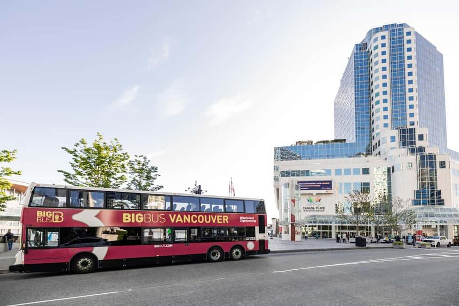 Vancouver: Hop-on Hop-off Sightseeing Tour with 10 Stops - Stanley Park deserves a planned stop