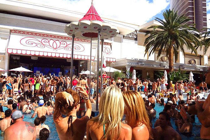 Vegas Pool Party Crawl by Party Bus w/ EZ Entry & Free Drinks - What fast-pass entry really saves you