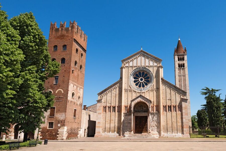 Verona: Hop-on Hop-off Tour 24 or 48-Hour Ticket - Audio commentary, buses, and comfort