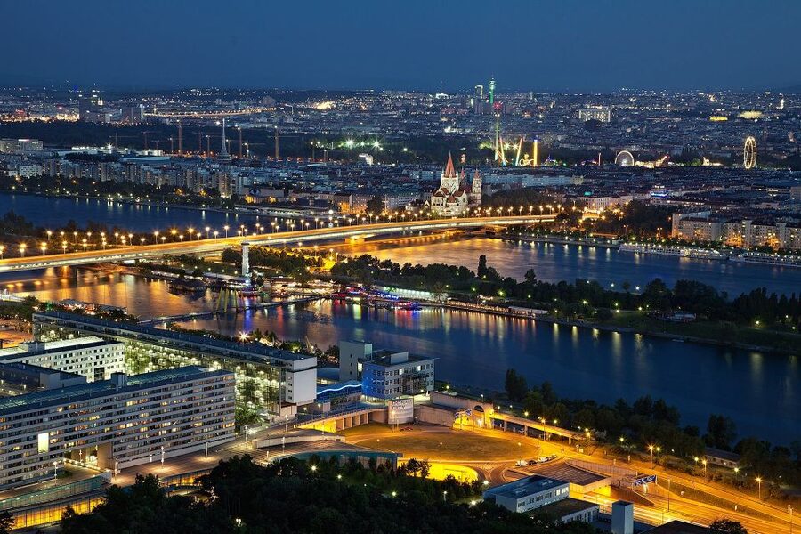 Vienna: Panoramic Night Tour by Bus - Vienna State Opera and the opening view