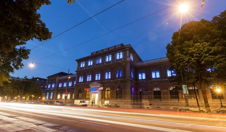 Vienna: Panoramic Night Tour by Bus - What the audio guide adds