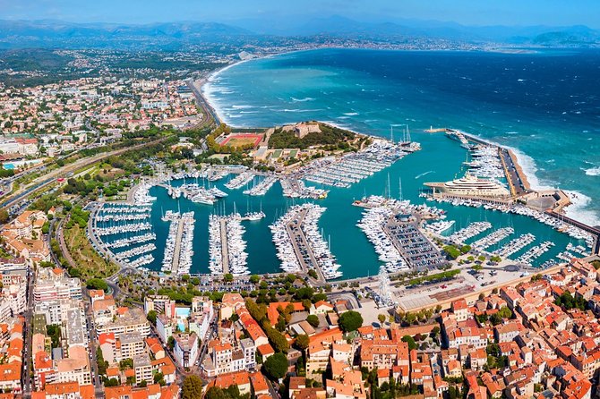 Visit of Antibes Juan-Les-Pins by convertible bus - The 90-minute problem