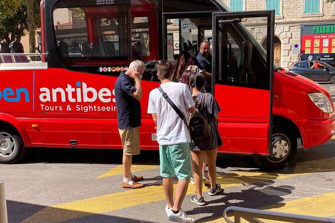 Visit of Antibes Juan-Les-Pins by convertible bus - Who should choose this Antibes bus tour?