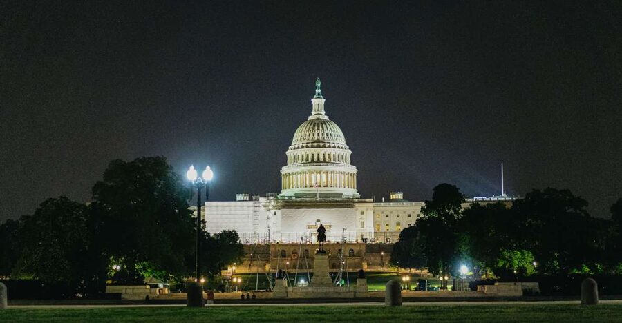 Washington DC: National Mall Night Bus Tour - The White House and Capitol: famous sights with limited access
