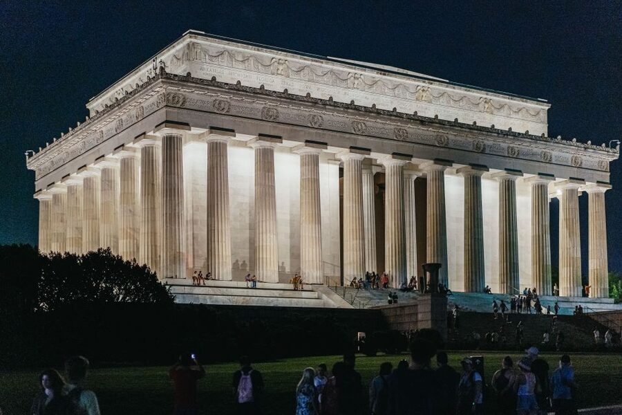 Washington DC: National Mall Night Bus Tour - Martin Luther King Jr. Memorial and the war memorials