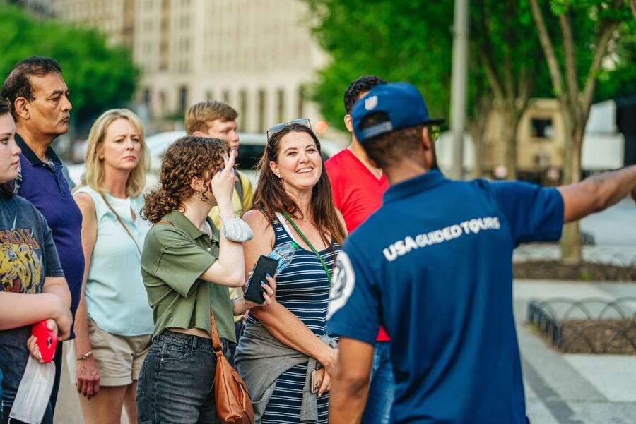Washington DC: National Mall Night Bus Tour - Starting at the U.S. Navy Memorial