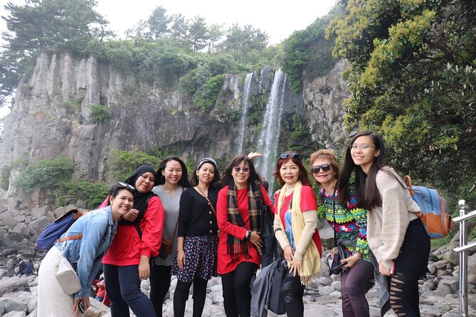 West of Jeju island Bus Tour from Seogwipo city, Jeju island - Sanbanggulsa Temple and the mountain grotto
