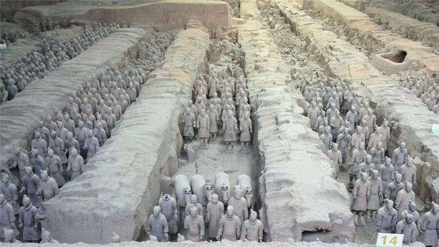 Xian: Terracotta Army Ticket & Guided Bus Tour with Options - What the guides add to the day