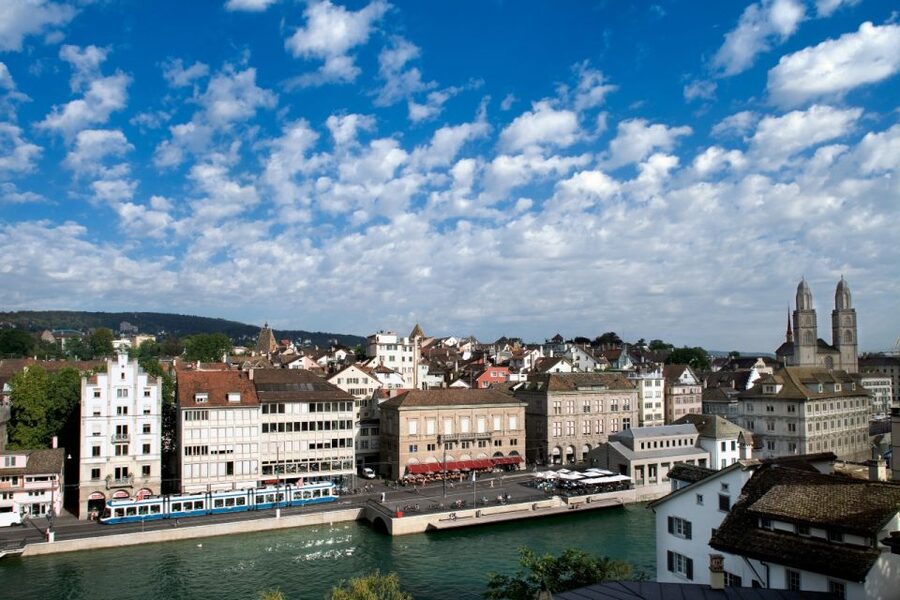 Zurich: City Bus Tour with Audio Guide and Lake Cruise - How the bus and boat work as one experience