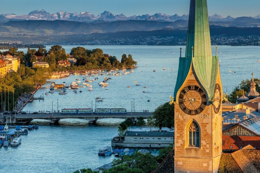 Zurich: City Bus Tour with Audio Guide and Lake Cruise - The transfer to Bürkliplatz