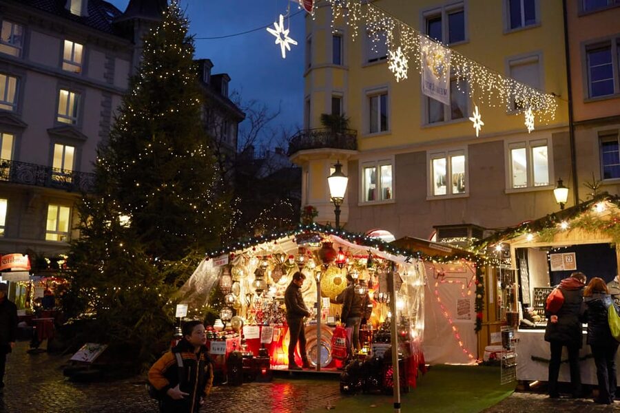 Zurich: Open Top Bus Sightseeing Tour with Optional Cruise - Lake Zurich and the best photo stop