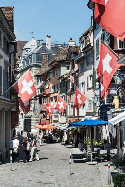 Zurich: Open Top Bus Sightseeing Tour with Optional Cruise - Bahnhofstrasse and the ride back