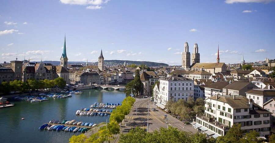 Zurich: Sightseeing Bus Tour with Optional FIFA Museum - Zurich in five useful snapshots